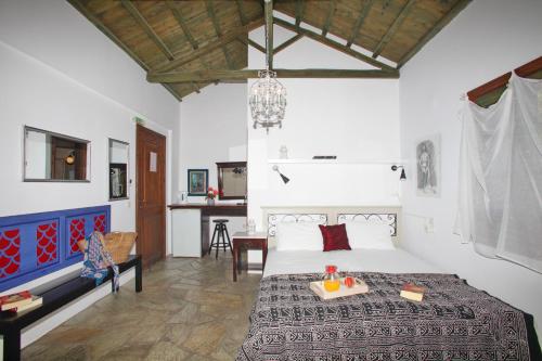 Superior Double Room with Balcony image 2