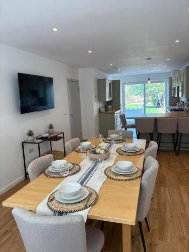 Beach Retreat luxury home just 2 minutes walk to the beach near Tuckton Pharmacy