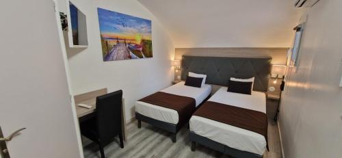 2 twin beds