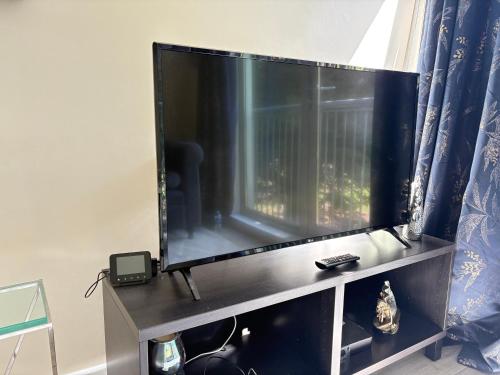 Cosy 2 bed near Excel and City Airport 