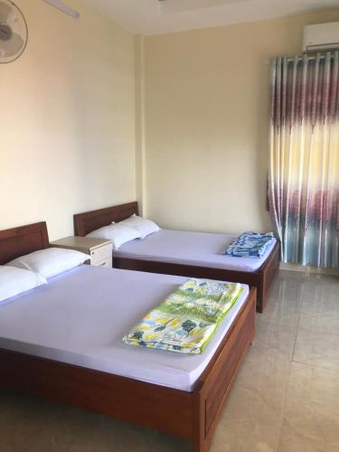 3 double beds