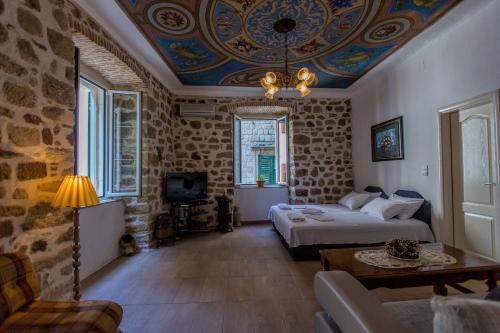 Royal House 1