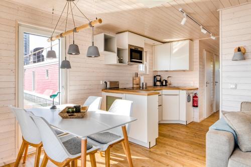 Kitchen, Hausboot TreibGut in Fehmarnsund