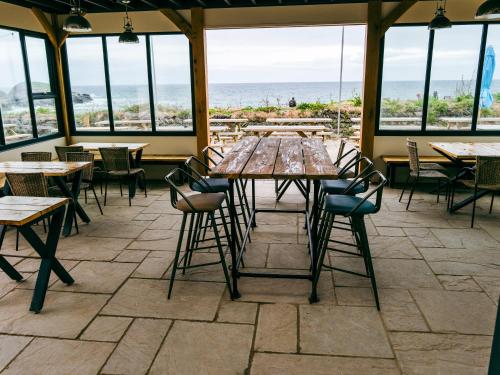 Restoran, Hostel YHA Treyarnon Bay in Padstow