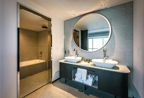 room detail thumbnail 2