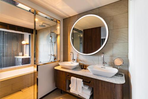 room detail thumbnail 2