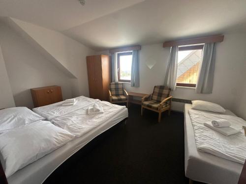 6 twin beds