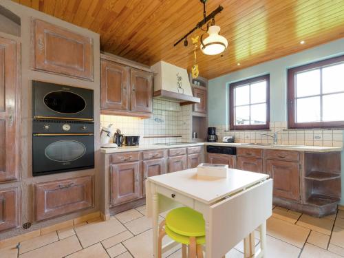 Magnificent Villa in Brisy with Sauna Roofed