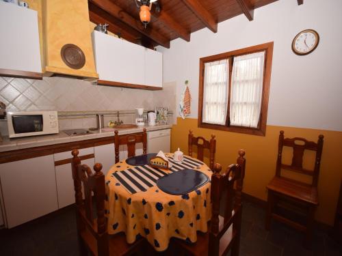 Cave House in Tenerife with Pool and Beach, La Orotava (foto 8)