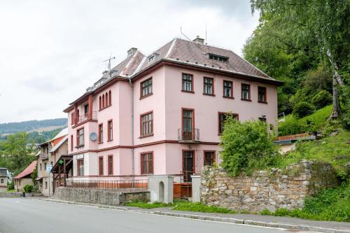 المنظر الخارجي, Nad lékárnou by Správa ubytka (Nad lekarnou by Sprava ubytka) in روكيتنايس ناد جيزيرو