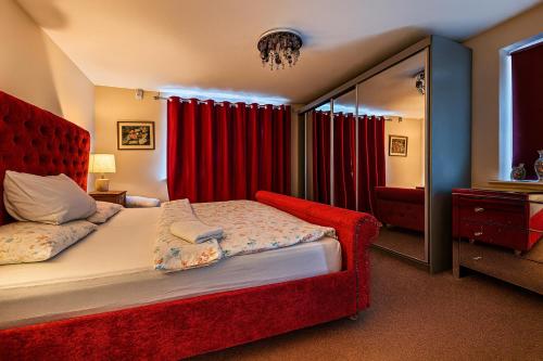 2 Bed-Sleeps 5-Private Garden-Free Parking in Hughenden