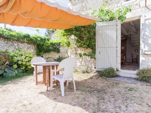 Dārzs, Holiday Home in Puygareau near Poitiers in Saint-Genest-d'Ambière