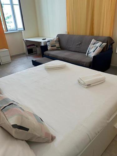 Independent Rooms Apartment - ST TERMINI by GHOR, Рим (фото 7)
