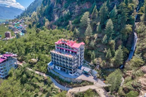 Vine Hills Resort & Spa Manali by The Beatle, Manāli