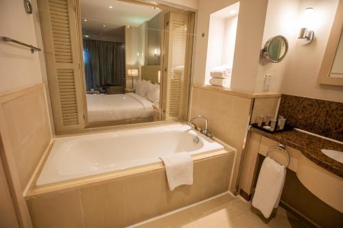 room detail thumbnail 2