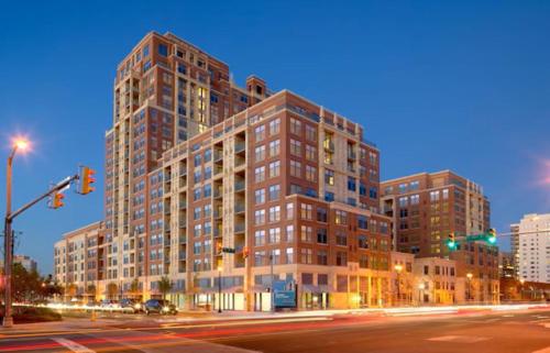Pentagon Luxe Apartments Arlington - Near DC - image 14