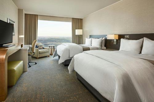 2 queen beds
