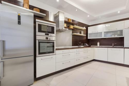 Grand Elegant Family Stay - AC, Netflix & Old Town, Bratislava (fotografie 5)
