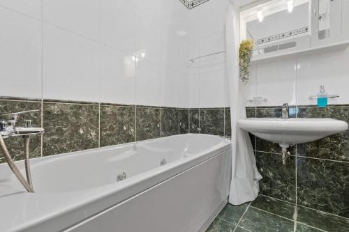 Luxe Living at Old Town Center, Bratislava (photo 5)