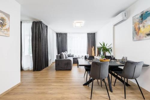 Fabulous Apartment with Terrace & Free Parking, Bratislava