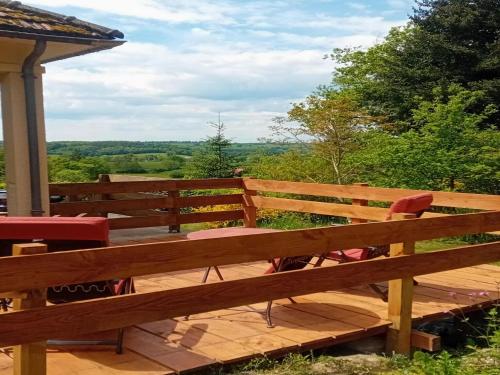 Balkons/terase, Burgundy Poolside Getaway in Cuzy