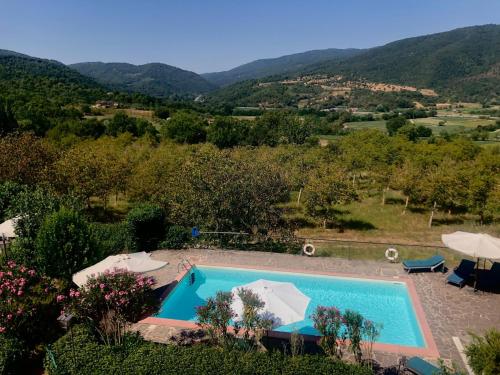 Peldbaseins, Rustic Comfort with Modern Touch in Monterchi