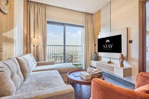 STAY BY LATINEM Luxury 1BR Holiday Home CB 1008 Near Burj Khalifa, Dubái