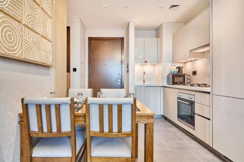 STAY BY LATINEM Luxury 1BR Holiday Home CB 1008 Near Burj Khalifa, Dubai (photo 5)