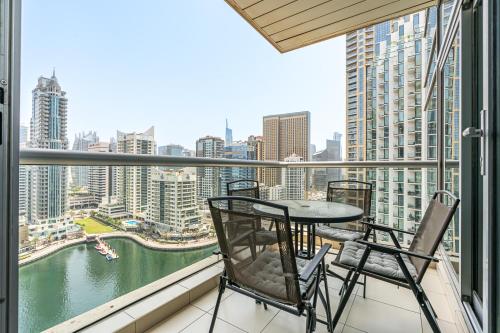 Stunning 2BR with Canal Views in Dubai Marina, Dubai (foto 3)