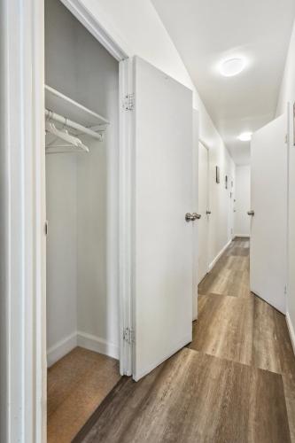 3 Bedroom Family Apartment in Hells Kitchen in New York, USA