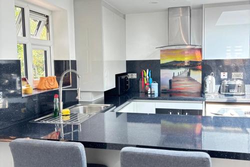 2 Bed-Sleeps 5-Free Parking-Pet Friendly in Hughenden