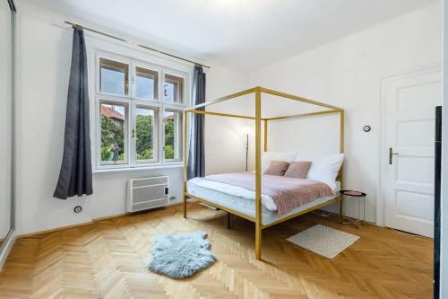 Golden Frame Apartment with Garage Parking, Bratislava (photo 3)