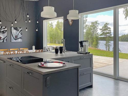 Spacious Lakeside Villa with Sauna in Hacksvik