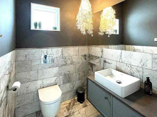 Spacious Lakeside Villa with Sauna in Hacksvik