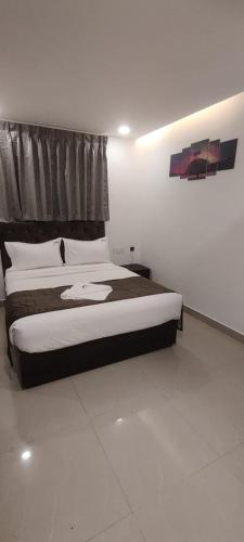 Five stones By Earth Hotel Ekkatuthangal Guindy in Chennai