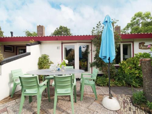 ระเบียง/ชานเรือน, Holiday Home in Schoorl near Forest  Beach in อาคท์ดอร์พ