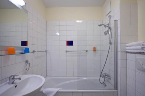 Hotel Hanseport Hamburg - image 8