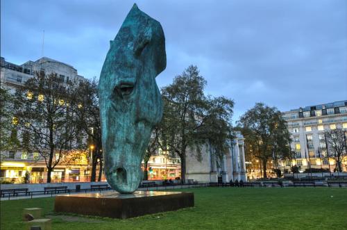 Luxurious 1-Bedroom Penthouse on Oxford Street 11G - image 10