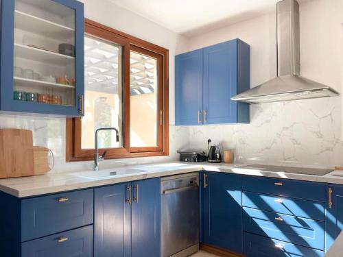 Stylish Villa with Bomb Shelter Close to Shore in Cesaria