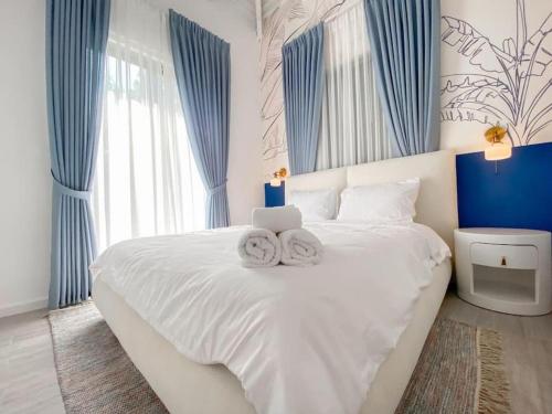 Quarto de hóspedes, Stylish Villa with Bomb Shelter Close to Shore in Cesaria