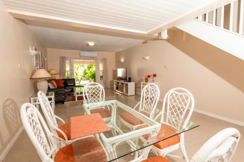 Bayview Town House 10- Central Stay with Ocean Views in แคพ เอสเตท