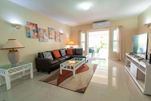 Bayview Town House 10- Central Stay with Ocean Views in แคพ เอสเตท