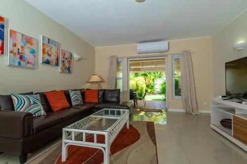 Bayview Town House 10- Central Stay with Ocean Views in แคพ เอสเตท