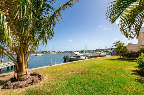 Bayview Town House 10- Central Stay with Ocean Views in แคพ เอสเตท