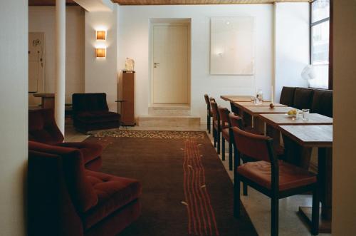 Hotel Victor Massé - main image