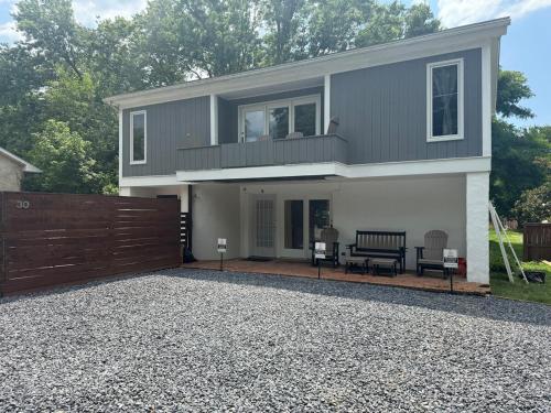 Thomas Place in Bolivar (WV)