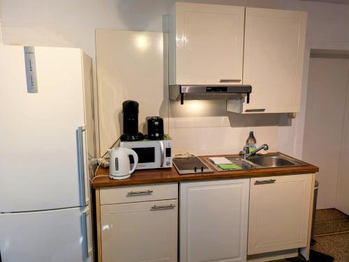 Central and convenient studio near supermarkets and public transports, Brüssel (Foto 8)