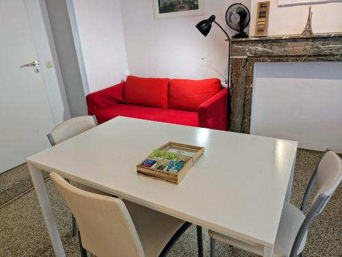 Central and convenient studio near supermarkets and public transports, Brüssel (Foto 4)