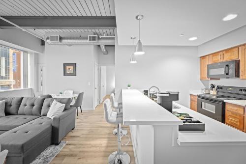 Spacious 2 BD Apt l Downtown Cleveland l Free Parking, Cleveland (photo 7)