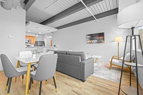 Spacious 2 BD Apt l Downtown Cleveland l Free Parking, Cleveland (photo 5)
